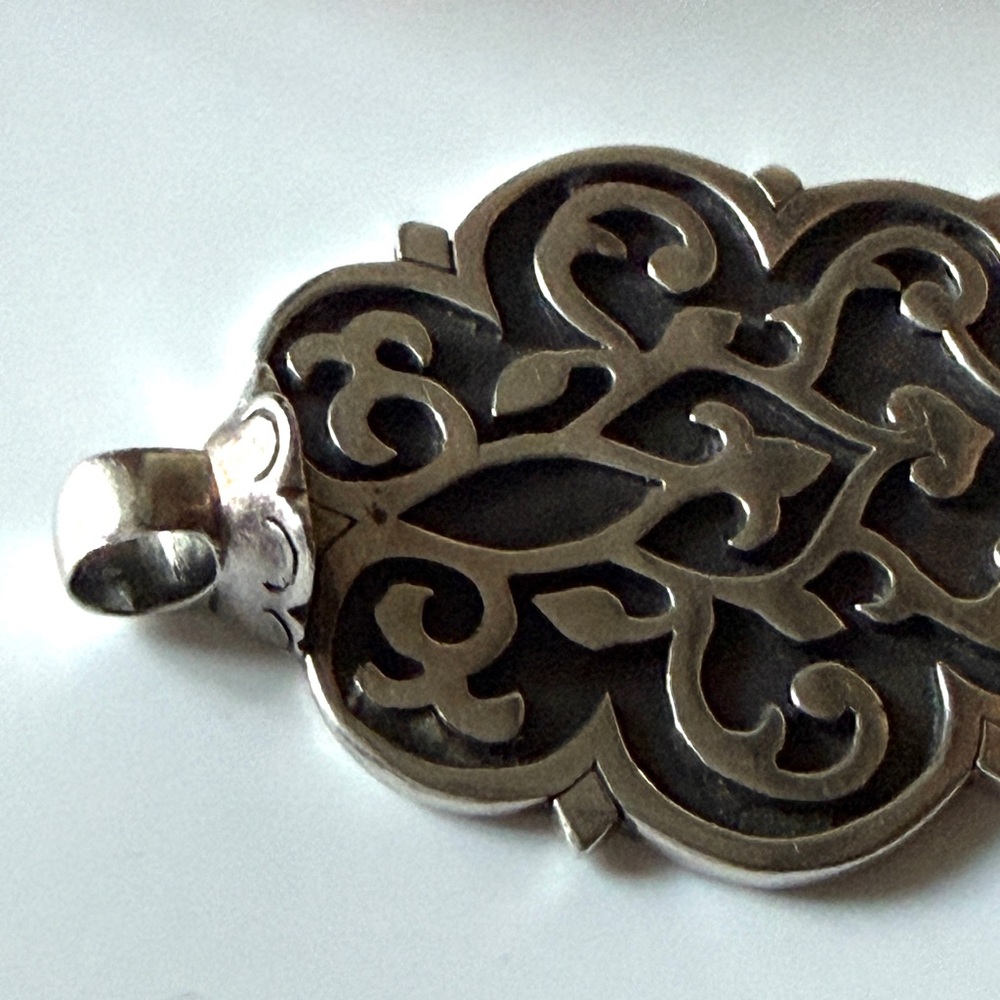 Vintage Tibetan Artisan Silver Amulet of Love on 16" 925 Snake Chain. - Picture 5 of 11